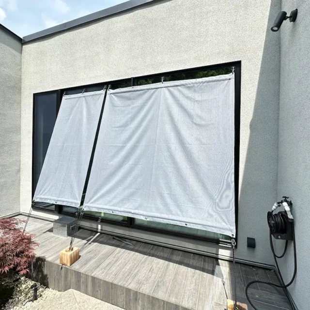 もう暑さ対策？リビングの大窓にシェードを設置！